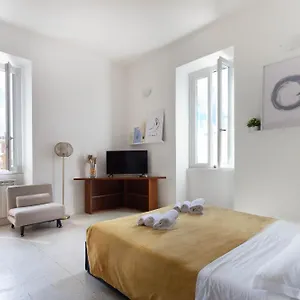  Apartment Vatican Family